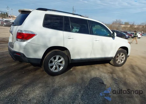 2011 Toyota Highlander Se V6 z USA, uszkodzony, nr VIN 5TDBK3EH3BS052452